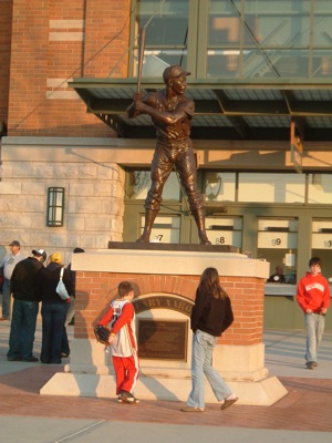 Hank Aaron Statue